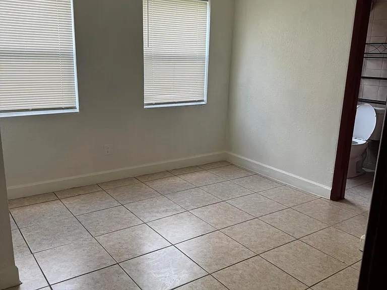 2221 NW 6th Ct — Photo 9