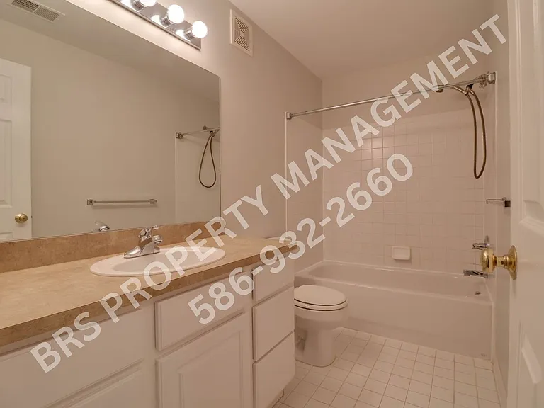 25675 Maritime Cir N — Photo 10