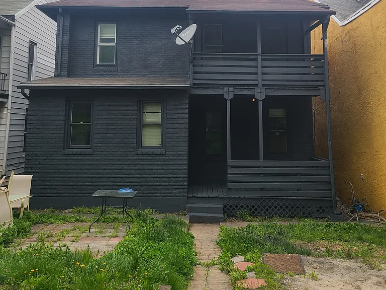 703 W Race St — Photo 3
