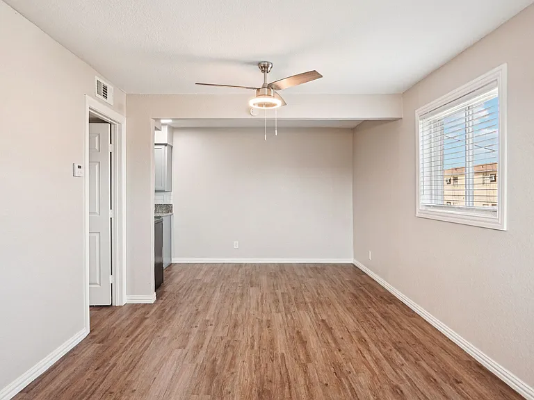 Loft on Louise — Photo 17