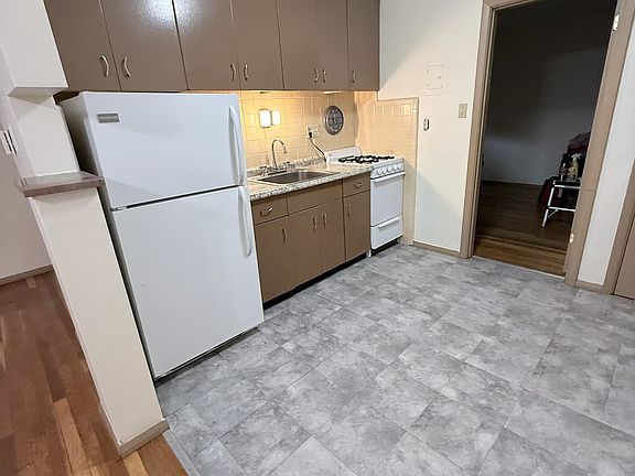 5th image of 4145 Magnolia Ave #23
