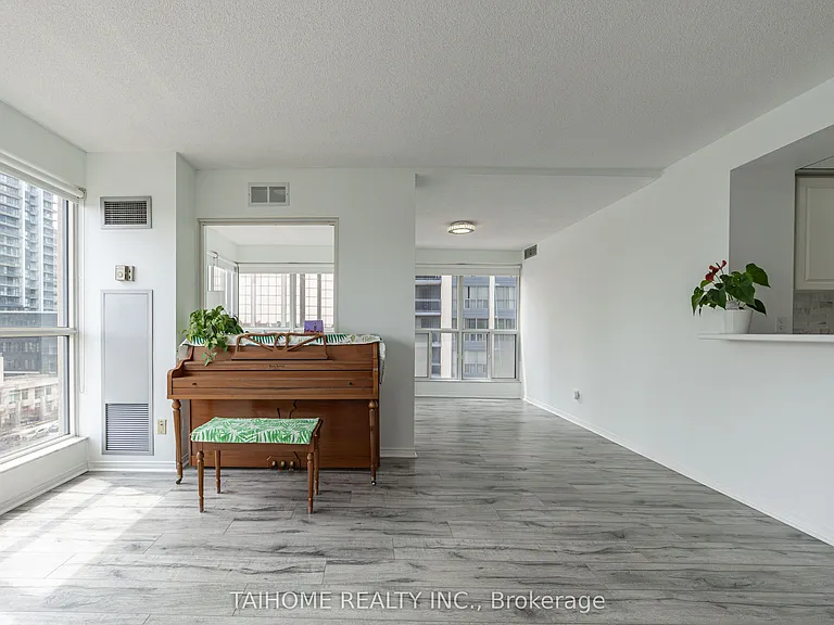 28 Hollywood Ave #809 — Photo 4
