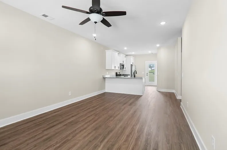 1007 Oak Street - B — Photo 3