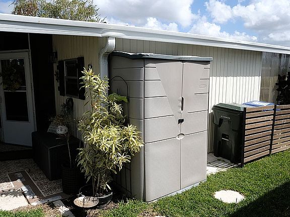 5th image of 230 Martinique Rd