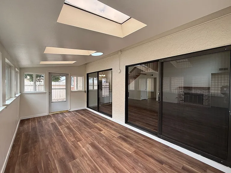 1422 Eagle Ct — Photo 49