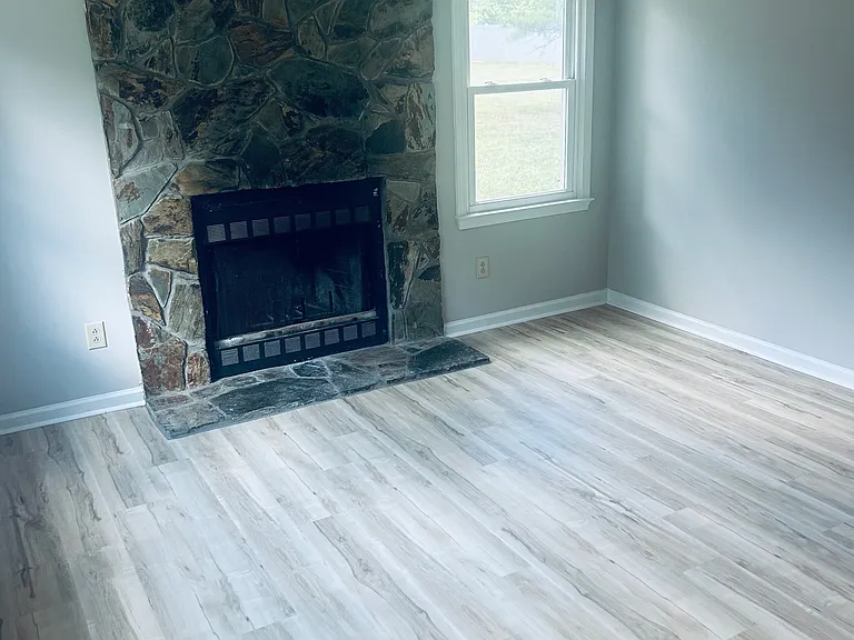 1418 Sharon Dr — Photo 4
