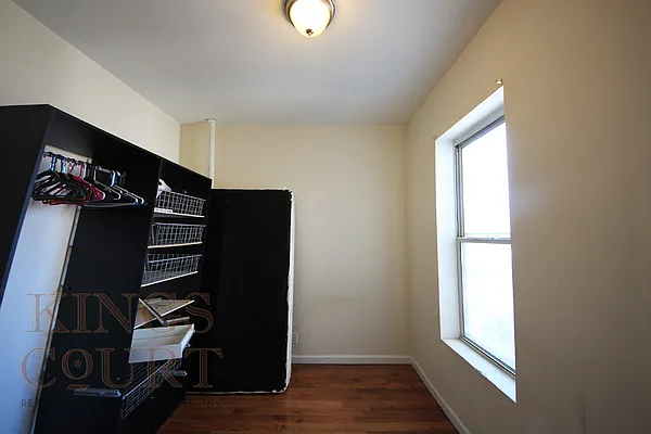 Rented by Kings Court Real Estate | media 32