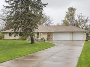 1021 Crestview Dr S, Maplewood, MN 55119