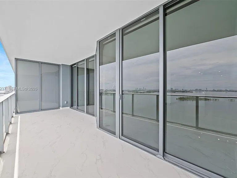700 NE 24th St #2105 — Photo 11