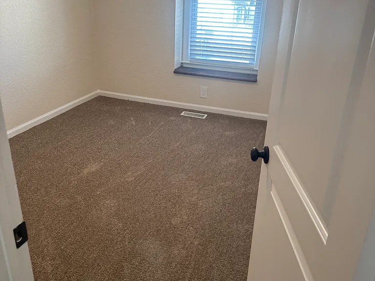 534 Biltmore Dr — Photo 13