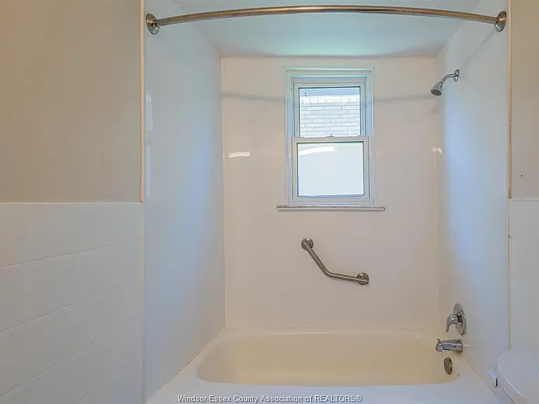 1630 Marentette Ave — Photo 11