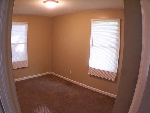 5th image of 5469 Royce Ave