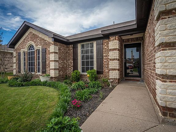 4th image of 504 Barbara Jean Ln