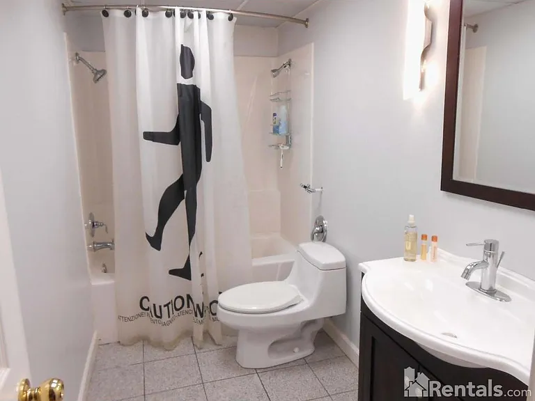 Full bath (Basement)