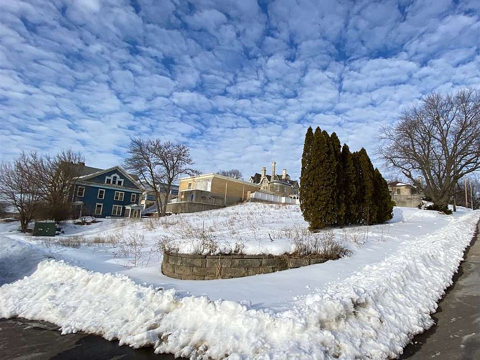 2nd image of 201 E Van Buren St