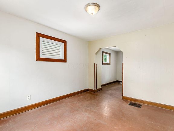 5th image of 613 S Ogden Ave