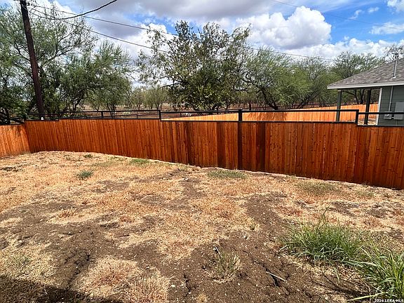 5th image of 604 Mustang Circle