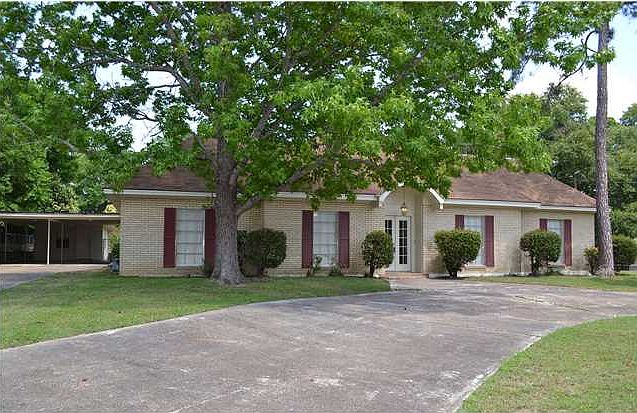 1st image of 2403 Belcher Dr