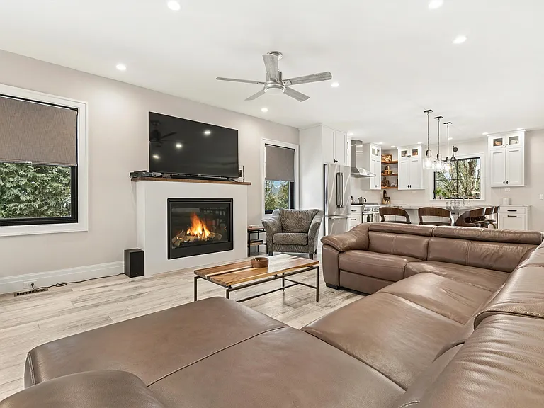 55 S Phillips Ave — Photo 8