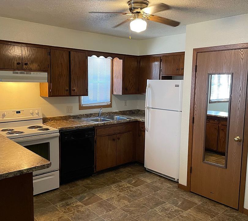 1st image of 710 13th St S #3
