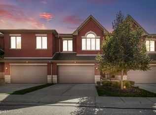 73 Legacy Ln, Wheeling, IL 60090