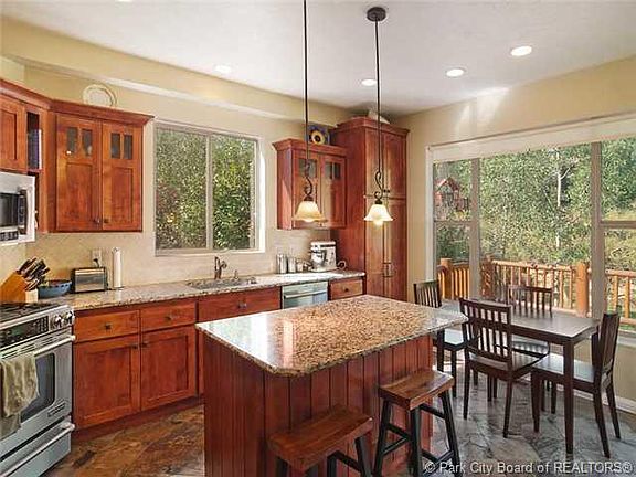 4th image of 8008 N Springshire Dr