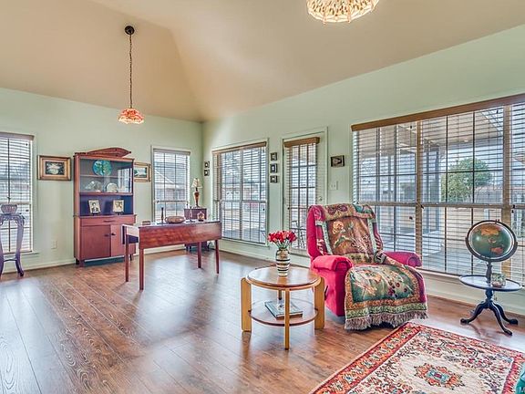 3rd image of 101 Havenwood Ln