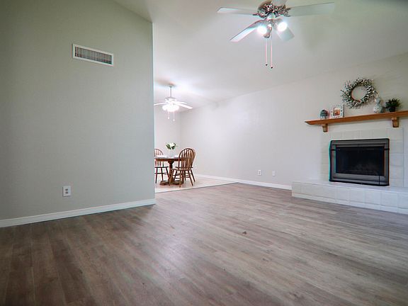 2nd image of 1558 W Jacinto Ave