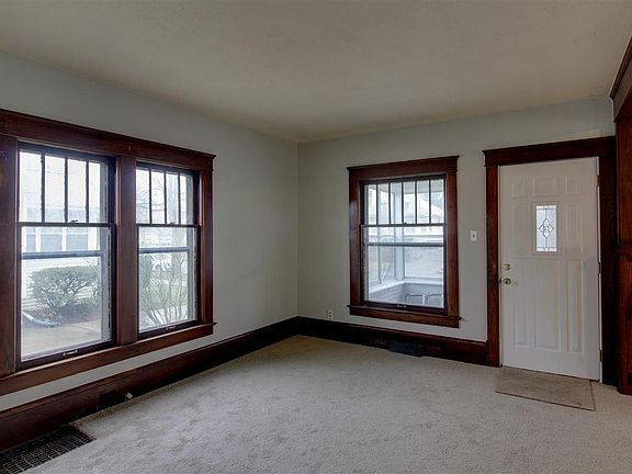 5th image of 158 W Mansion St