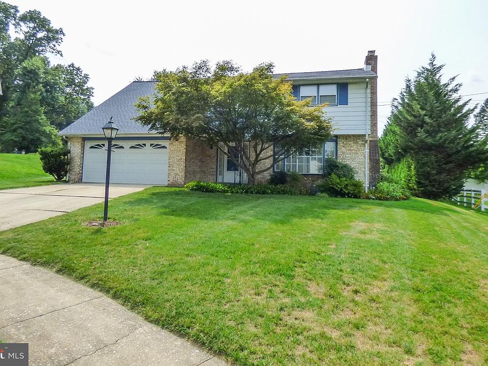 1st image of 410 Folkstone Ct