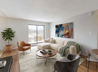 273 Queen St #B, Sarnia, ON N7T 2S1
