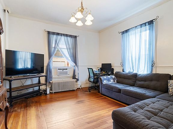 4th image of 22 Porter St