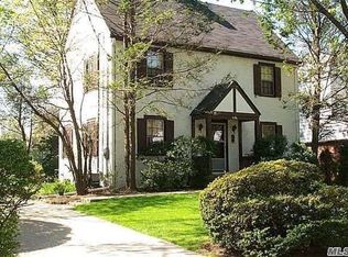 123 Allenwood Rd #HOUSE, Great Neck, NY 11023