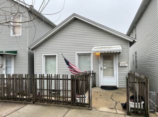 1631 W 32nd St, Chicago, IL 60608
