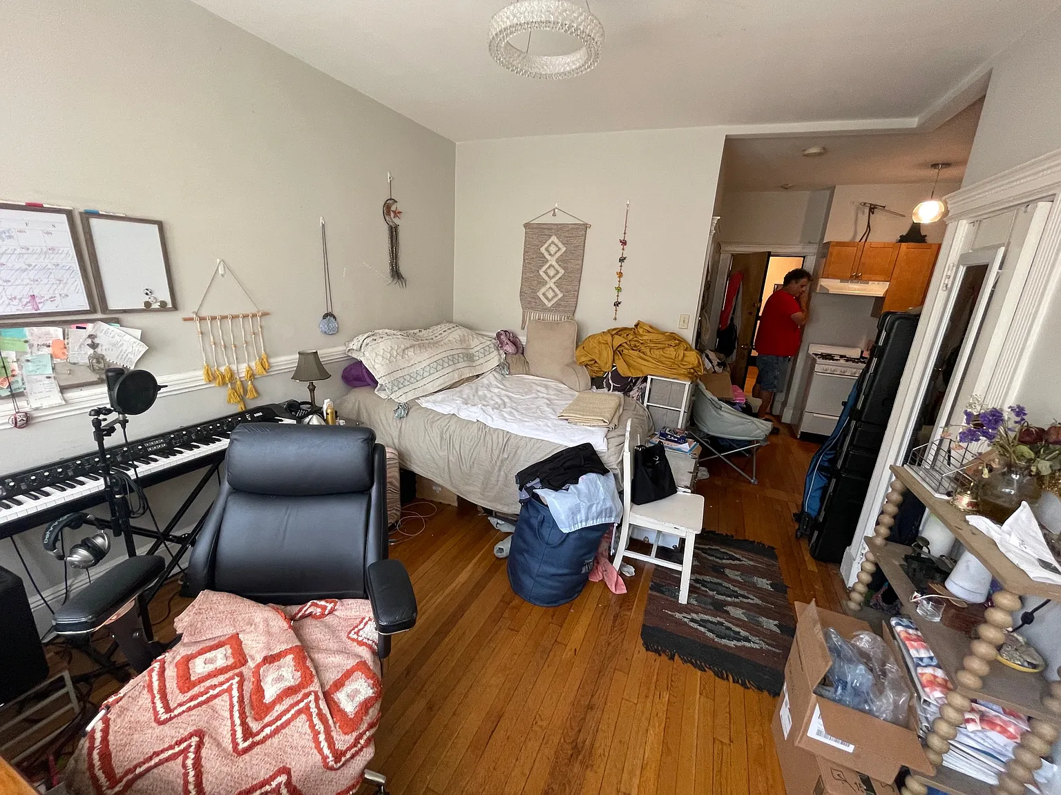 Studio, 300 sqft, $2,600 — Photo 2