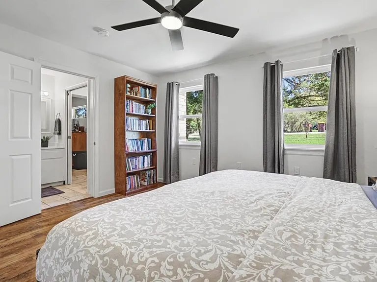 8207 Espanola Trl — Photo 16
