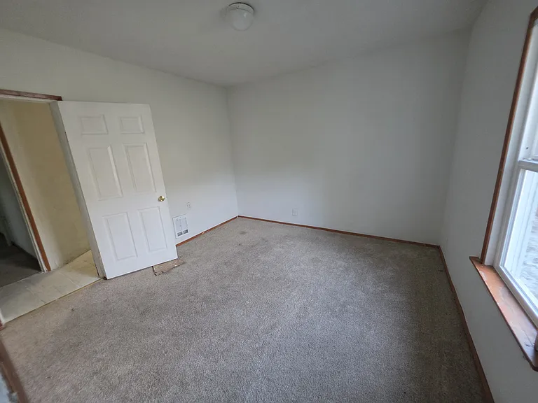 312 W 3rd St — Photo 32
