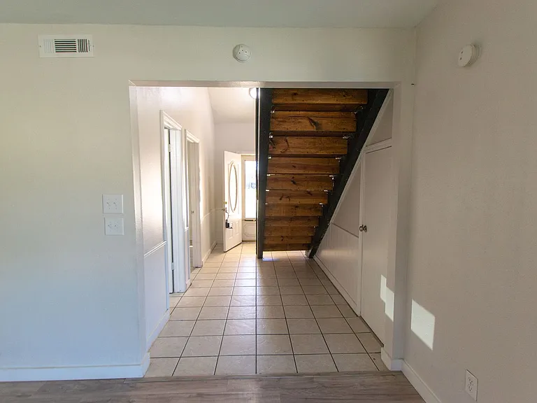 224 S Bouziden Dr — Photo 15