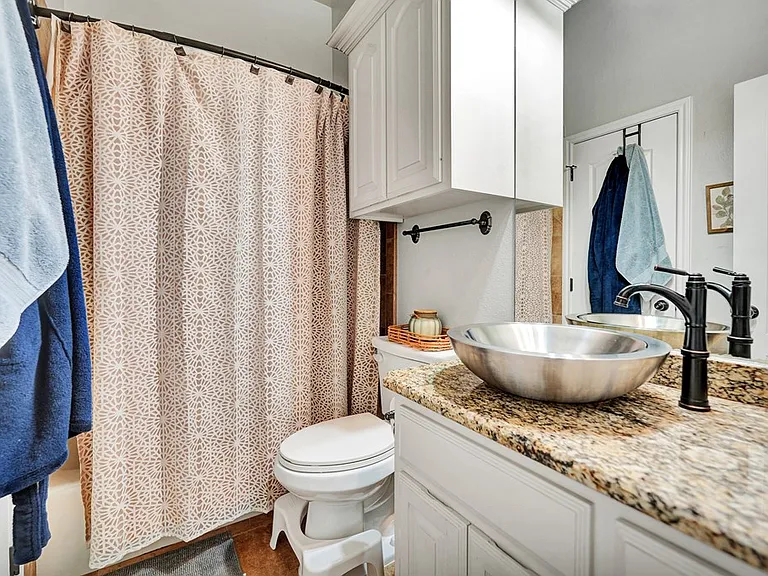 111 Lahaina Dr — Photo 29