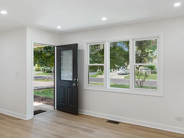329 Marion Ct — Photo 8