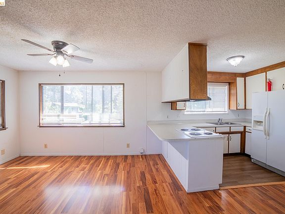 3rd image of 23808 Leisure Dr