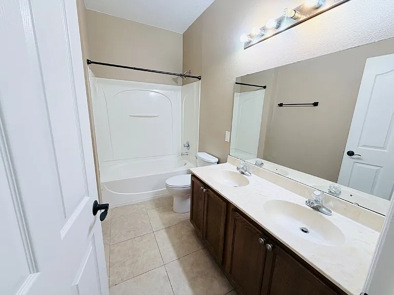 3227 Ogden Dr — Photo 16