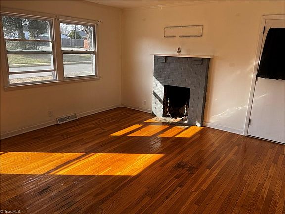 3rd image of 112 Apple St