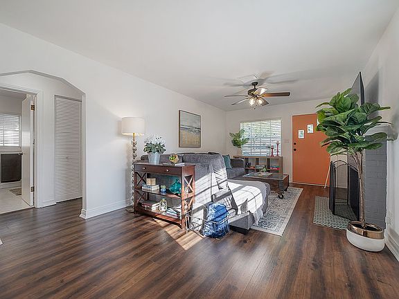 5th image of 1219 E Lambright St