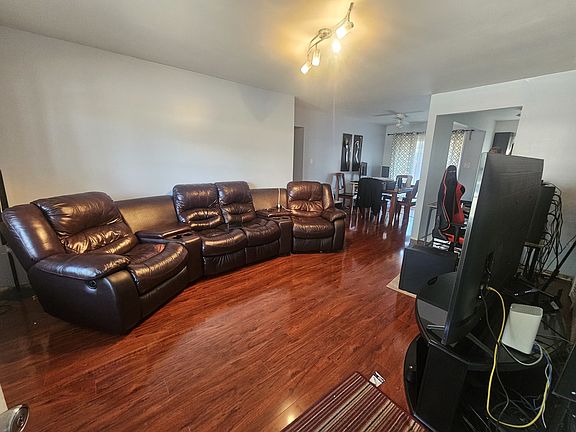 4th image of 211 Washington Sq APT A