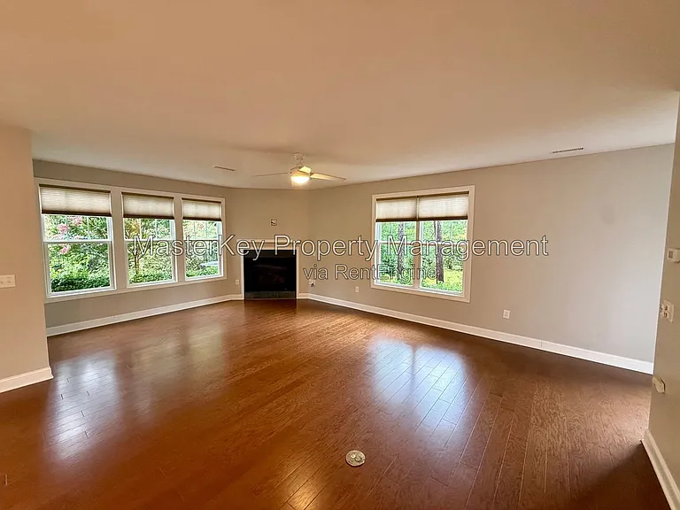 583 Rowanwood Way — Photo 6