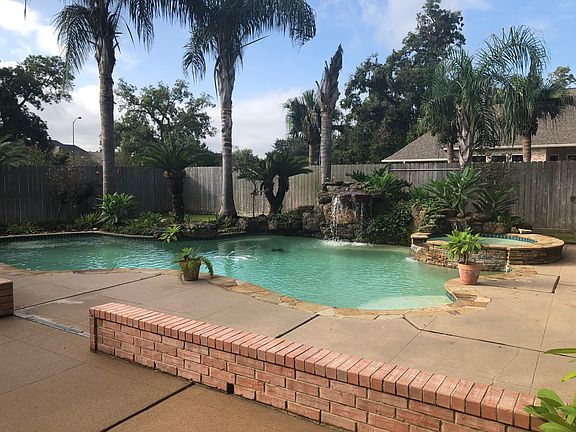 3rd image of 2107 Thompson Crossing Dr