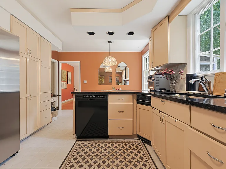 12 Carriage Dr — Photo 17