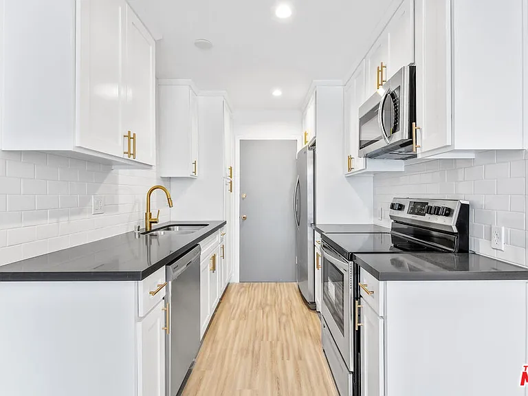 960 Larrabee St #214 — Photo 11
