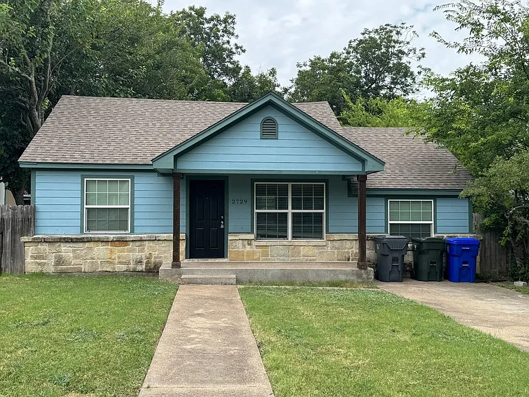 2729 Proctor Ave — Photo 1
